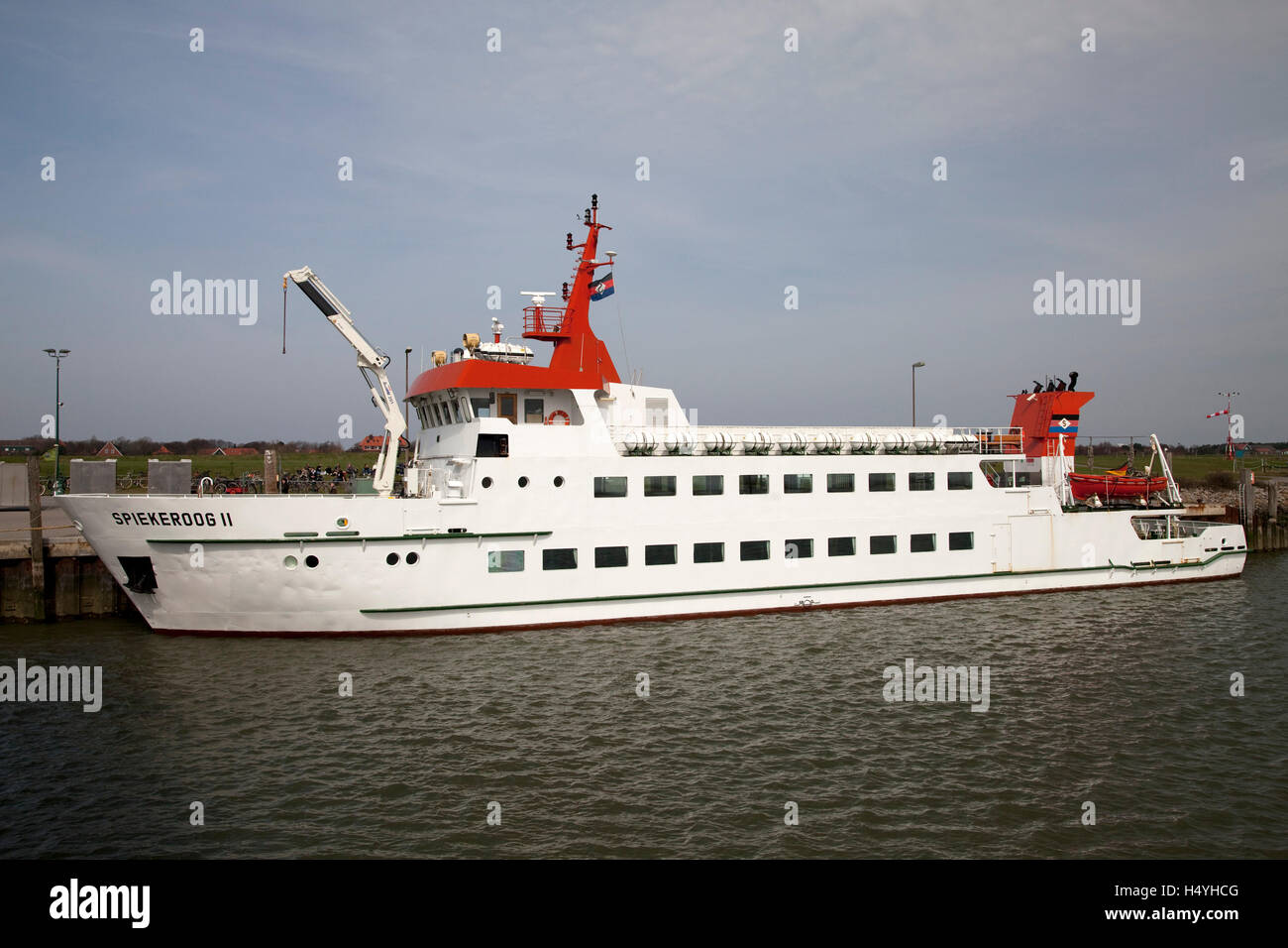 Fähre namens Spiekeroog II am Hafen, Insel Spiekeroog, Ostfriesland, Niedersachsen Stockfoto