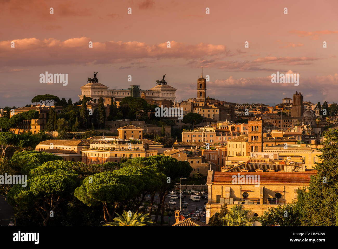 City Skyline bei Sonnenuntergang, Rom, Latium, Italien Stockfoto