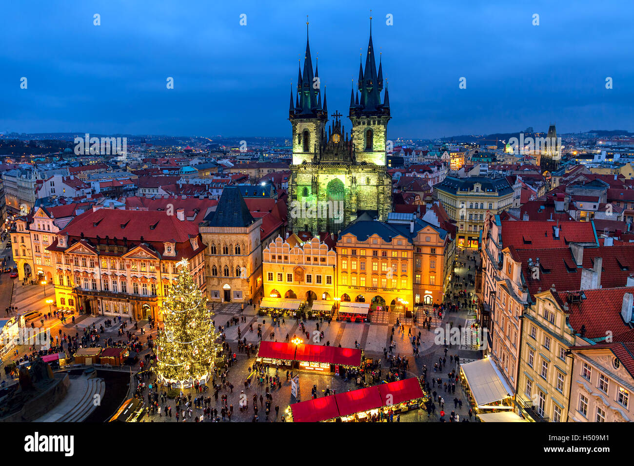 Blick von oben auf traditionellen Markt am Altstädter Ring in Prag, Tschechien. Stockfoto