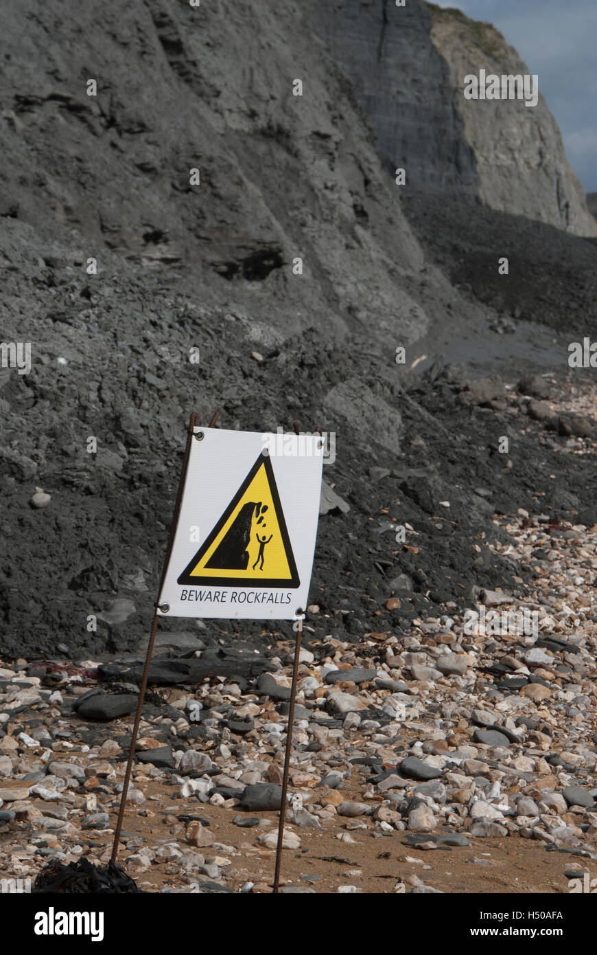 Steinschlag-Warnschild Stockfoto