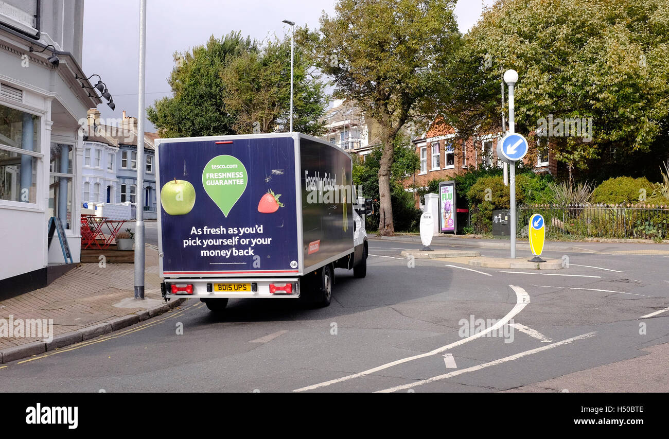 Tesco Home Delivery van fahren durch Brighton UK Stockfoto