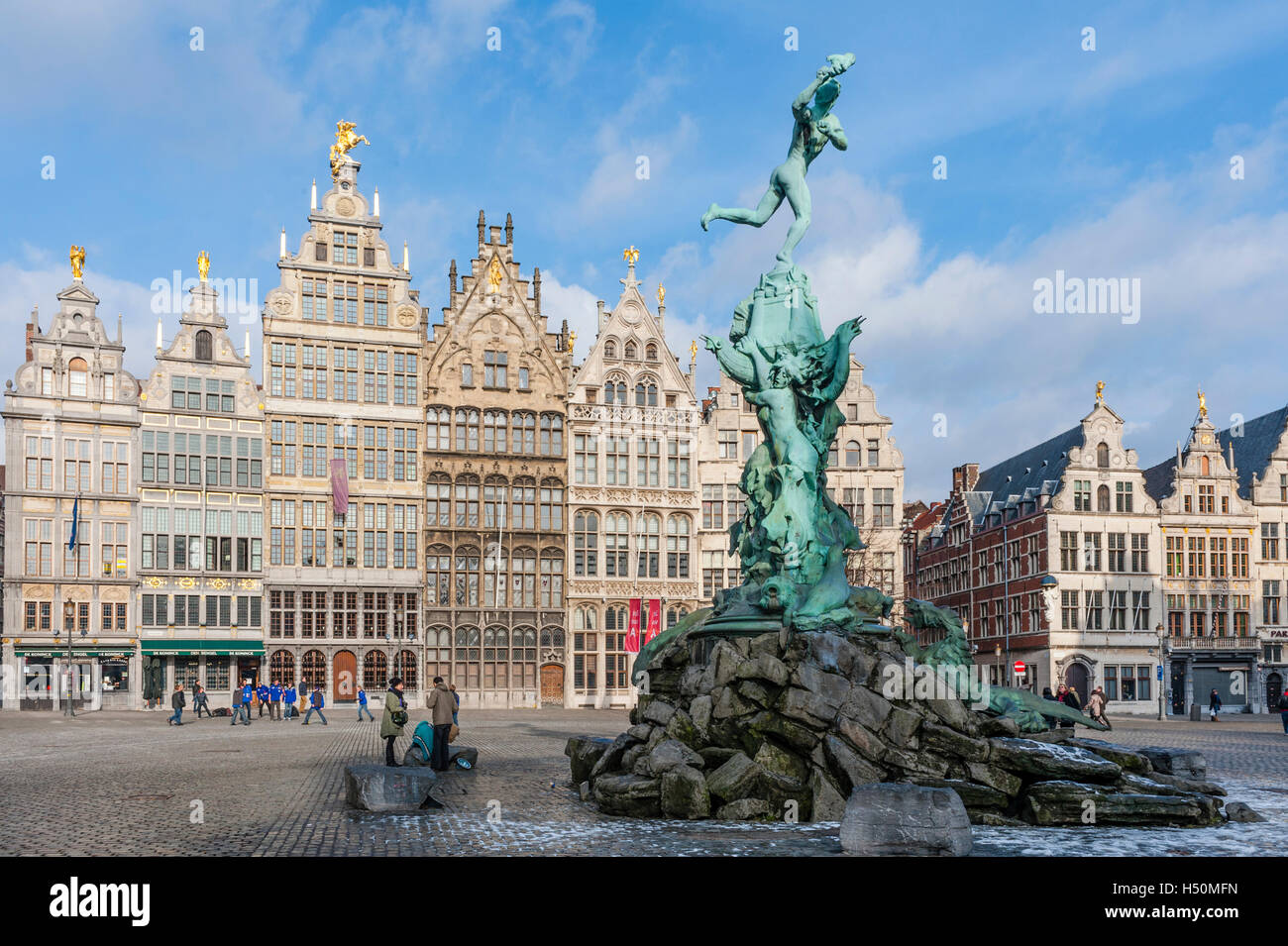 Antwerpen; Brabo-Brunnen und historischen Gebäuden auf dem Grote Markt Square in Antwerpen-Belgien Stockfoto