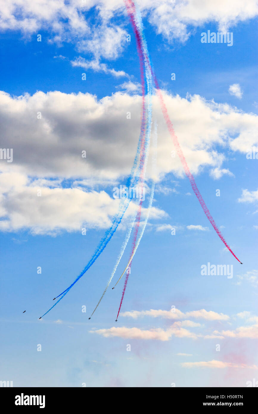 Kunstflug Display durch die roten Pfeile Royal Air Force Kunstflugstaffel in Weymouth, England, August 2014 Stockfoto