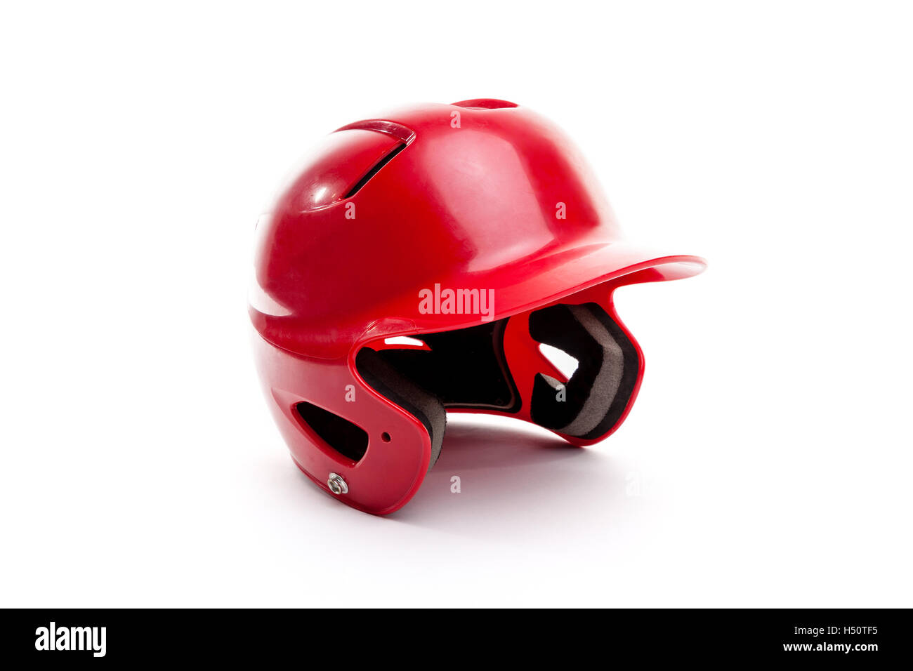 Eine rote Teig Helm isoliert auf weißem Hintergrund. Dieser Helm eignet sich für verschiedene Teamsportarten wie Baseball, Softball und Stockfoto