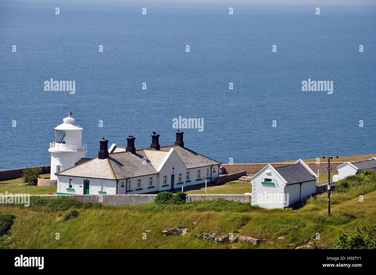 Seascape Ansicht von Anvil Point Lighthouse an der Durlston Country Park, Isle of Purbeck, Dorset, Großbritannien Stockfoto