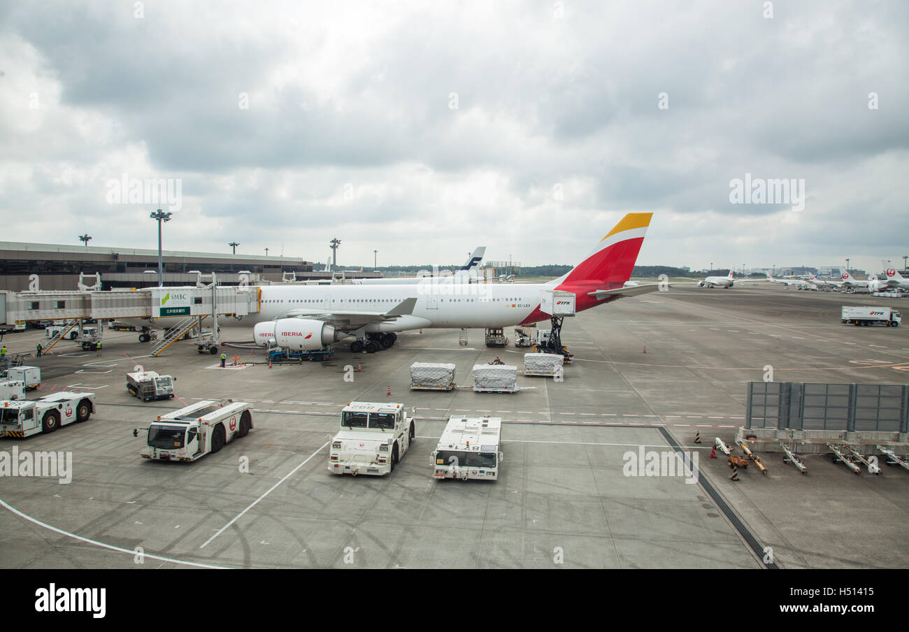 Erste Iberia Airlines Flugzeug Erstflug IB 6801 von Madrid bis Tokio, hat gerade im Internationalen Flughafen Narita, Tokio, Japan am 19. Oktober 2016 Credit: ImageNature, Alexander Belokurov/Alamy Stockfoto