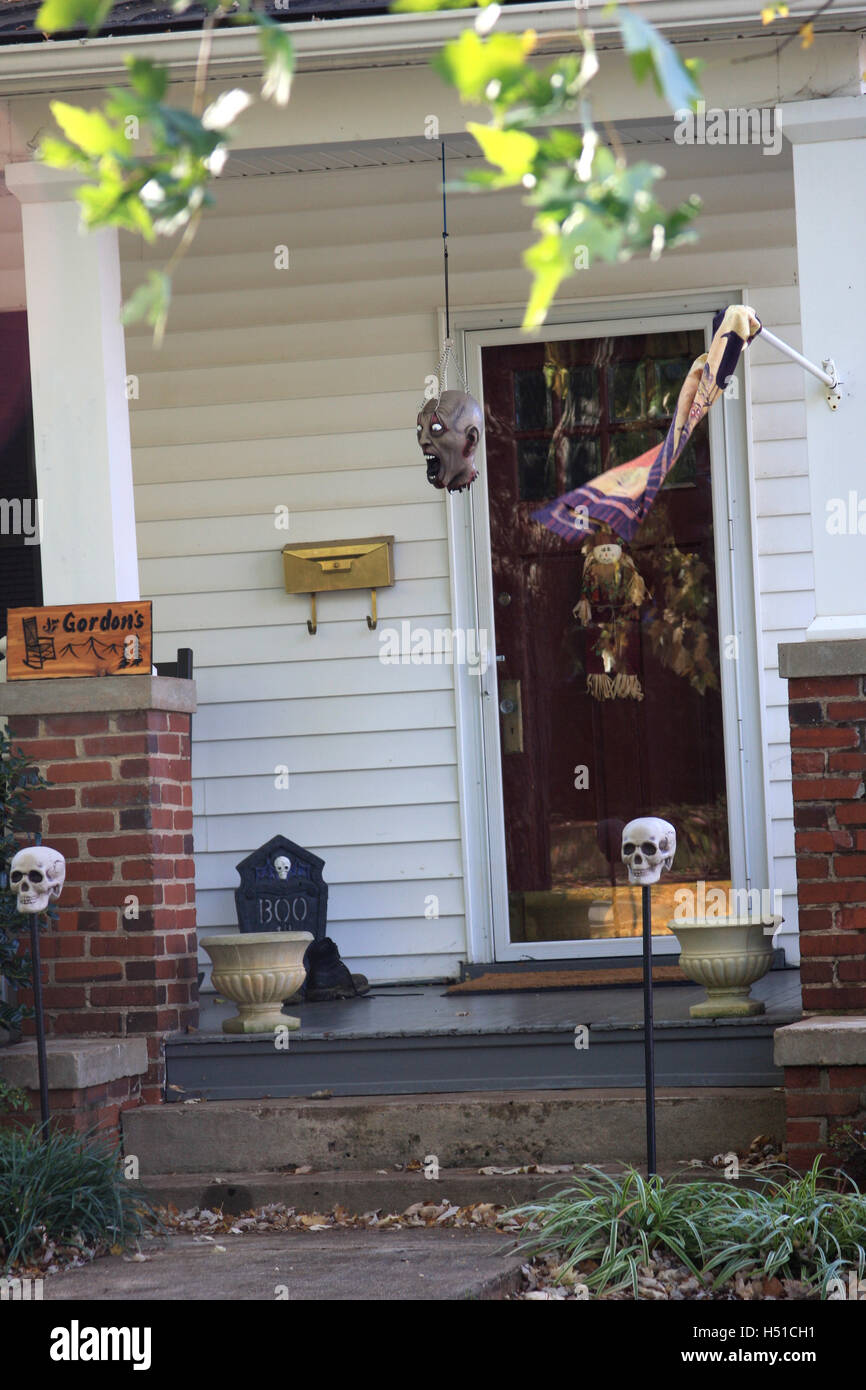 Scary schreien Kopf als Outdoor-Halloweendekoration Stockfoto