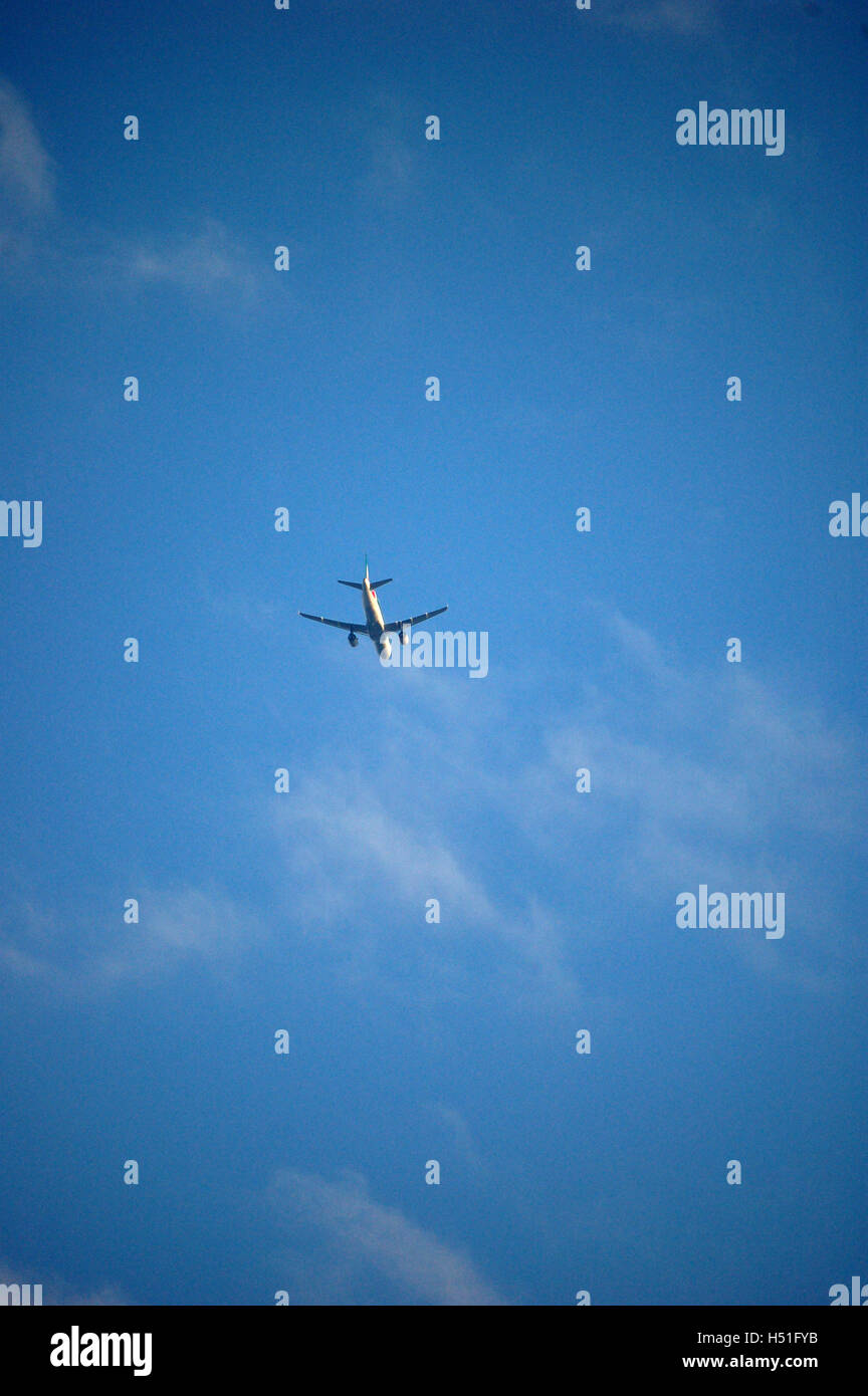 Kommerzielle Flugzeug im Flug Stockfoto