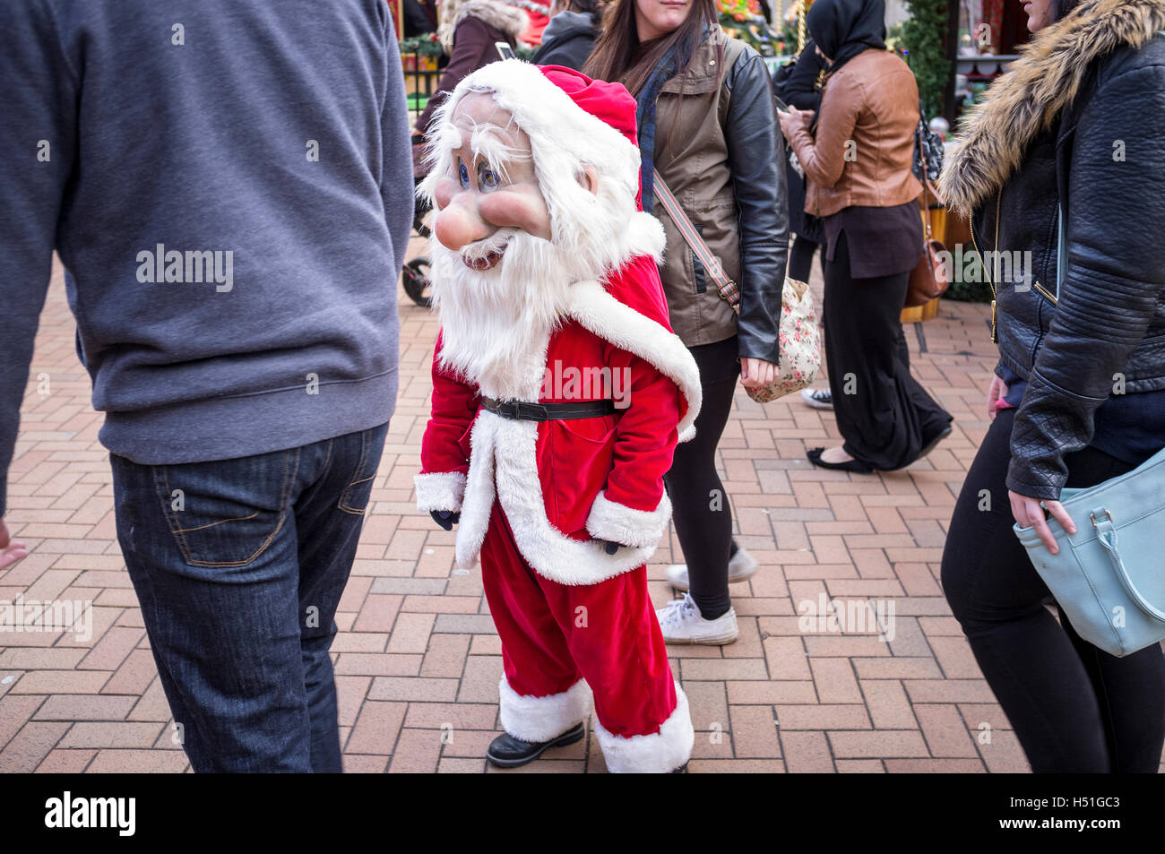 Miniatur-Santa, Weihnachtsmann, deutschen Markt Birmingham Stockfoto