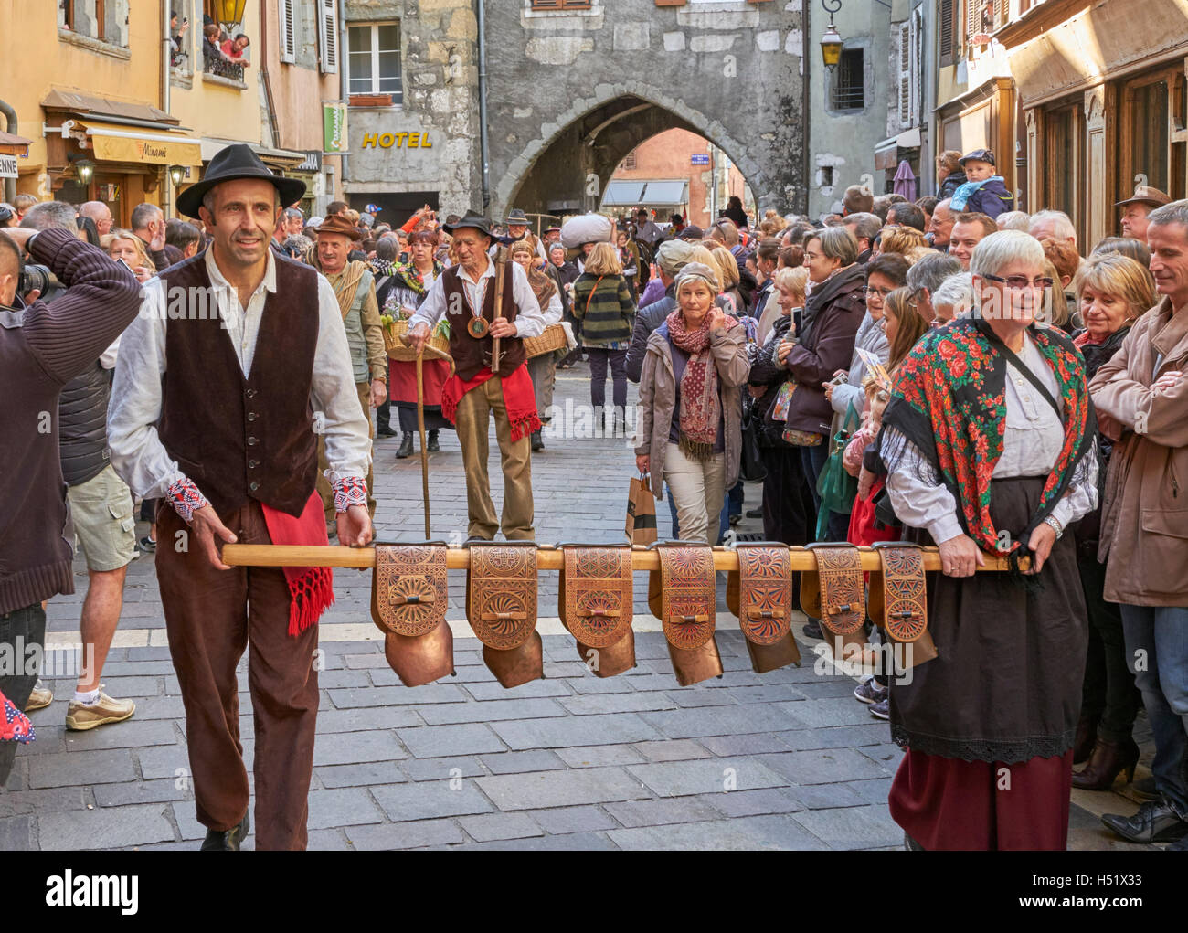 Glocken der Schafe während des Festivals Retour des Alpages. Annecy, Haute-Savoie, Frankreich. Stockfoto