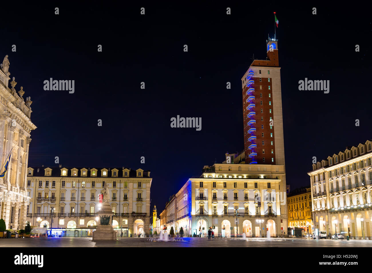 Castello-Platz in Turin in der Nacht - Italien Stockfoto