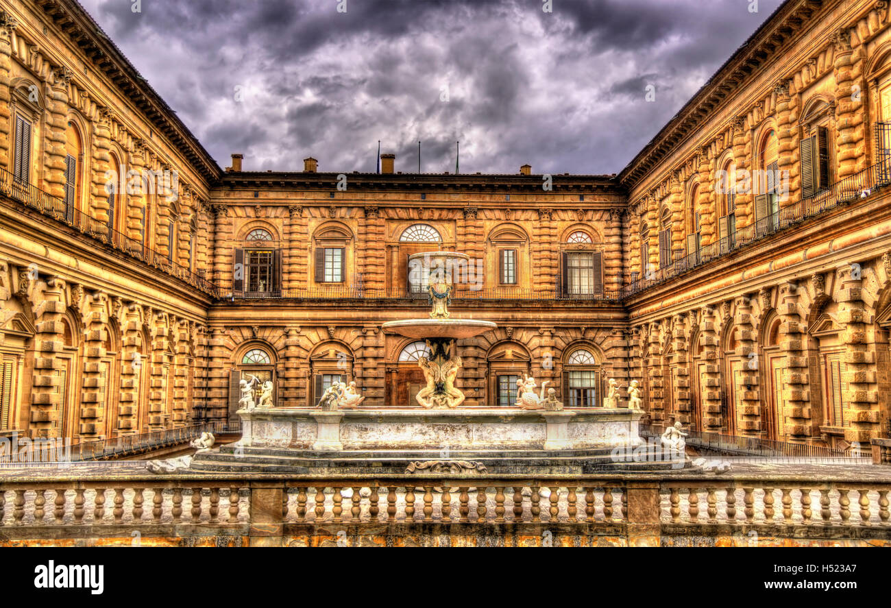 Carciofo brunnen Fotos und Bildmaterial in hoher Auflösung Alamy