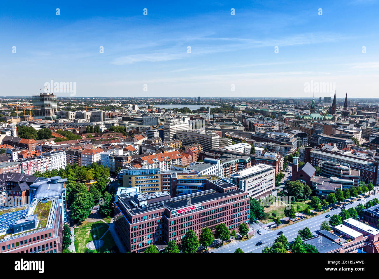 Panoramablick von der freien und Hansestadt Hamburg; Blick vom Michel, Kathedrale und Wahrzeichen von Hamburg Stockfoto