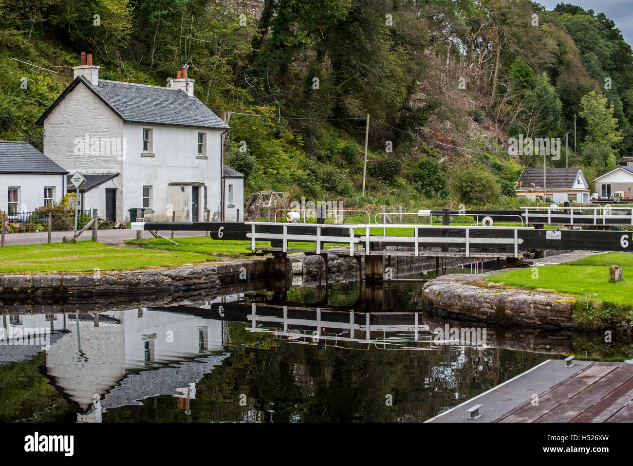 Schleuse im Dorf gelegen Cairnbaan Crinan Canal, Argyll und Bute, westlichen Schottland Stockfoto