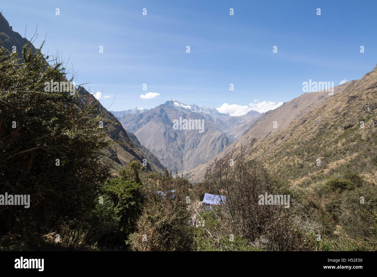 Blick hinunter vom toten Frau Pass auf dem Inka-Trail im Heiligen Tal von Peru Stockfoto