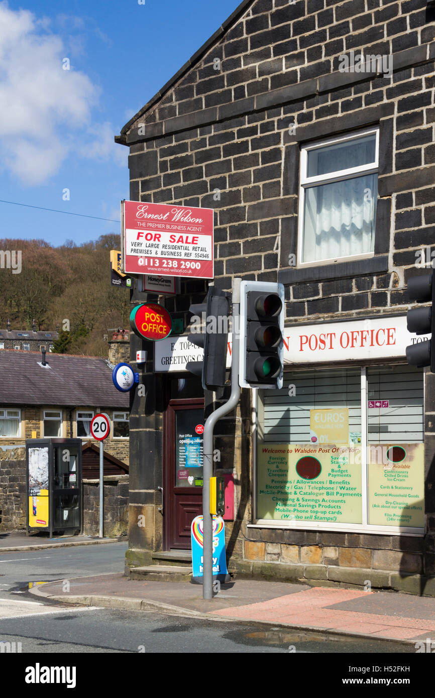 Postamt Einzelhandelsflächen mit integrierten Wohnhaus Hotels zum Verkauf in Walsden in der Nähe von Todmorden. Stockfoto