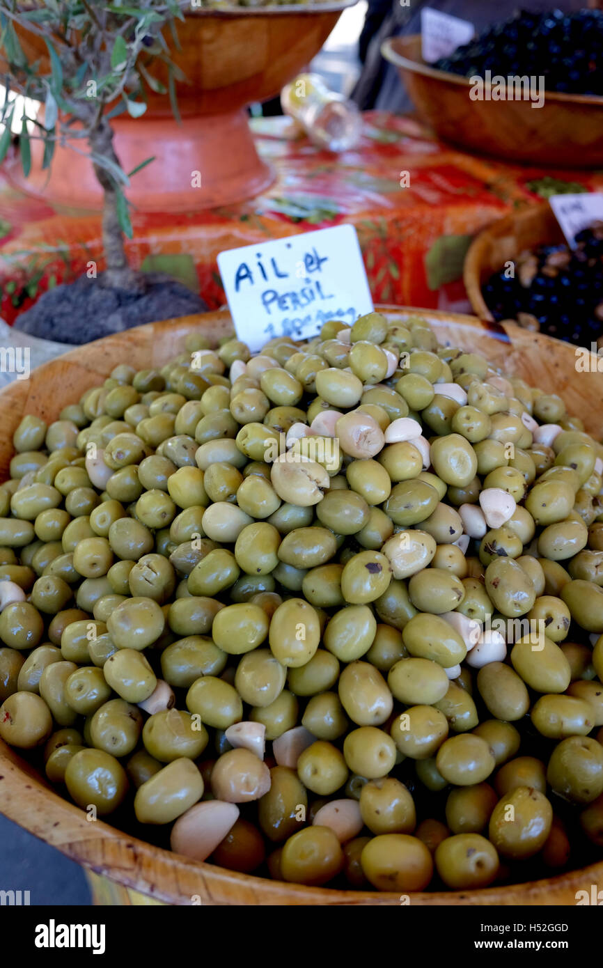 Oliven zum Verkauf auf Markt, Provence, Frankreich Stockfoto