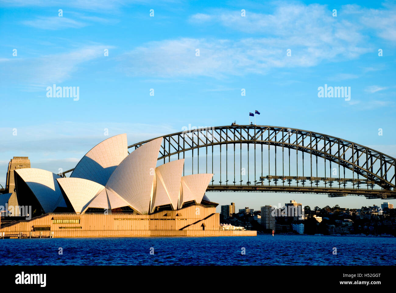 Australien, Sydney, Opera House & Hafenbrücke von Mrs Macquarie Punkt Stockfoto