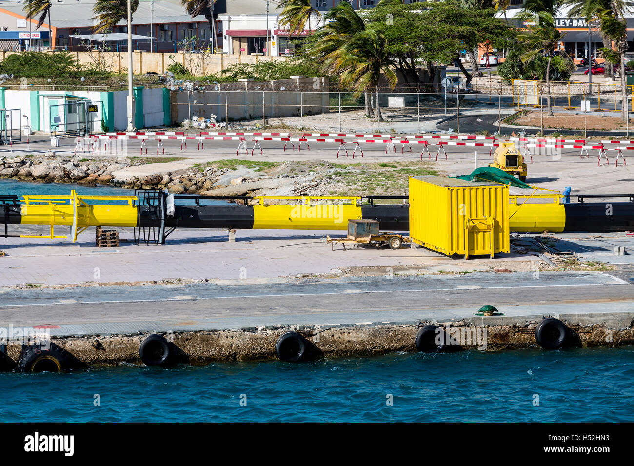 Fracht-Betrieb auf der Küste von Aruba Stockfoto