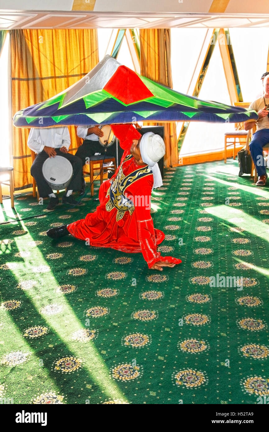 traditionellen ägyptischen Tanz Röcke Tanura. Ägypten. Sharm el Sheikh. September 2008. Stockfoto