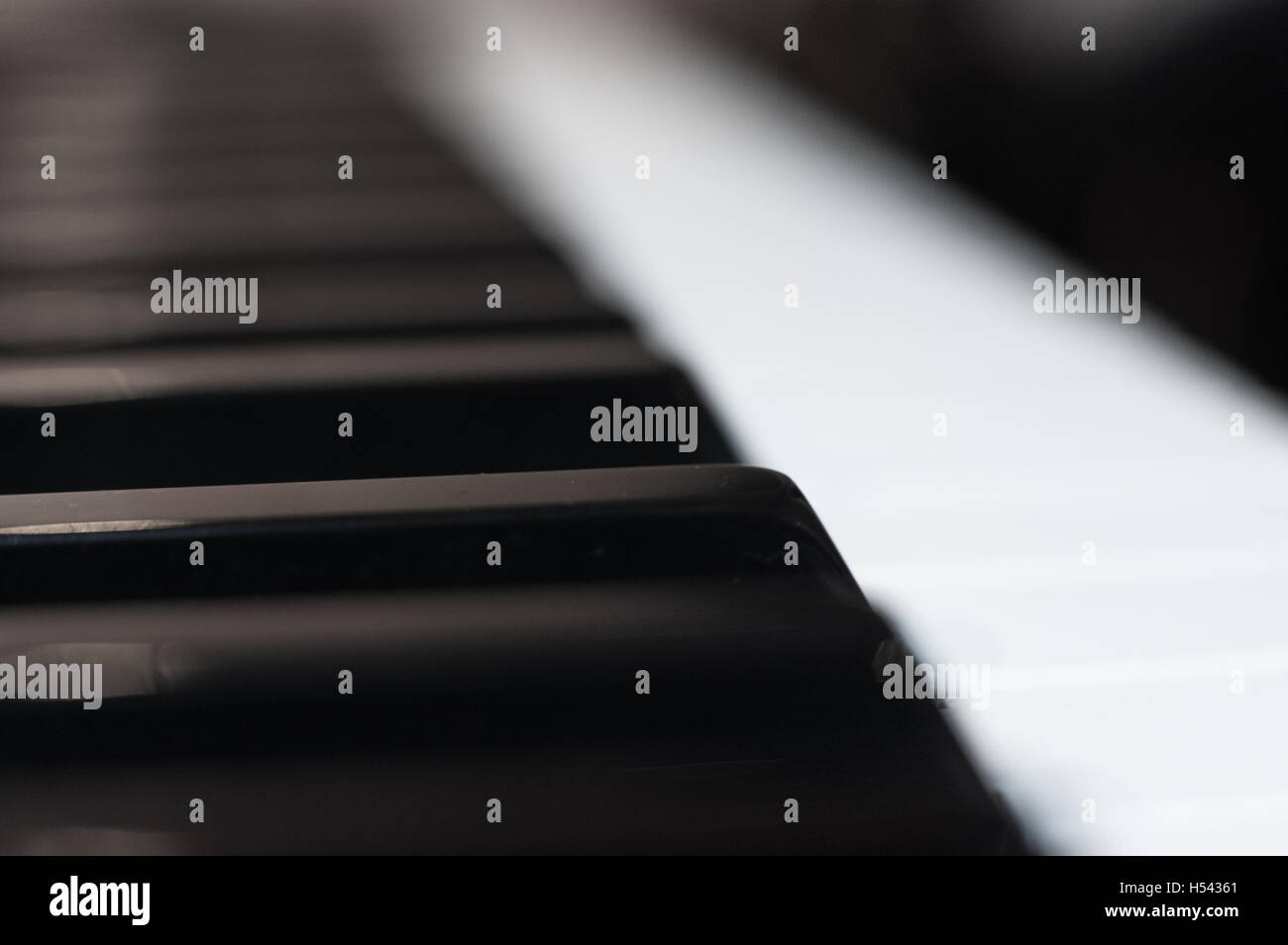Musik-Keyboard extreme Nahaufnahme Detail, schwarz / weiß selektiven Fokus Stockfoto