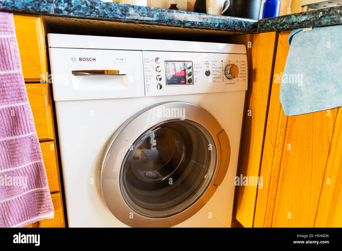 Bosch waschmaschine -Fotos und -Bildmaterial in hoher Auflösung – Alamy