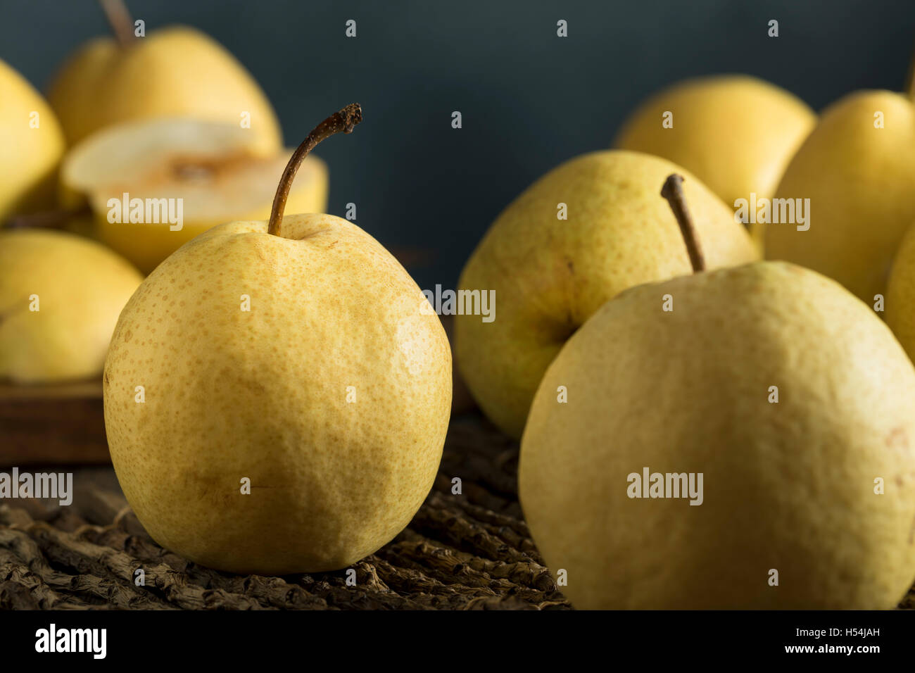 Rohe gelbe Bio asiatische Birnen essfertig Stockfoto