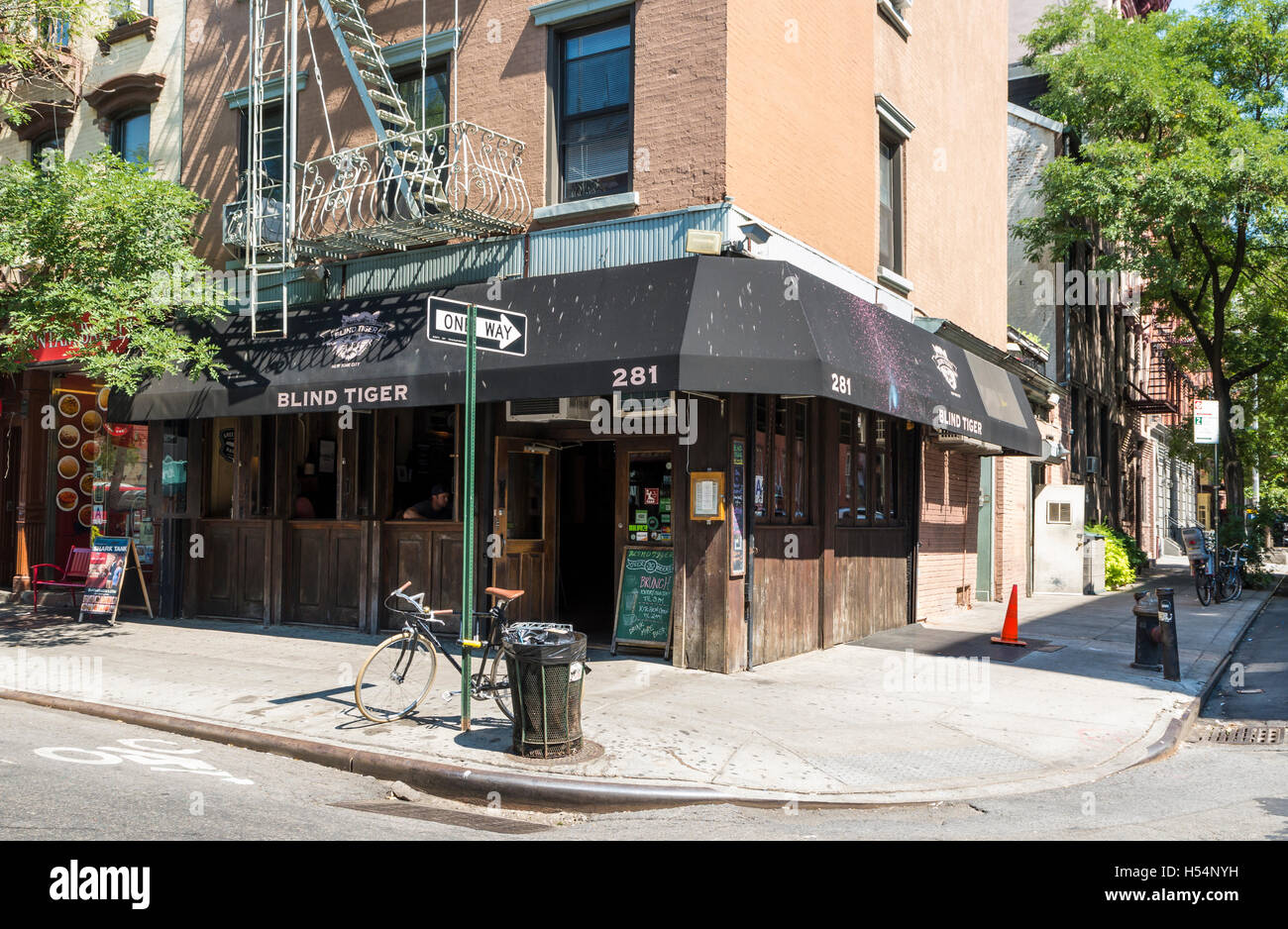 Aussenansicht Des Blind Tiger Bar Und Ale House In West Village New York Stockfotografie Alamy