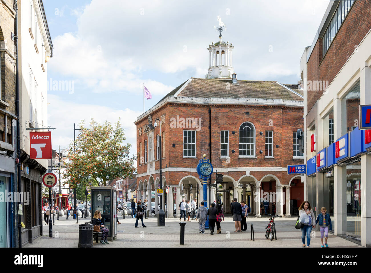 Das Rathaus aus dem Garten Eden Fuß, High Wycombe, Buckinghamshire, England, Vereinigtes Königreich Stockfoto