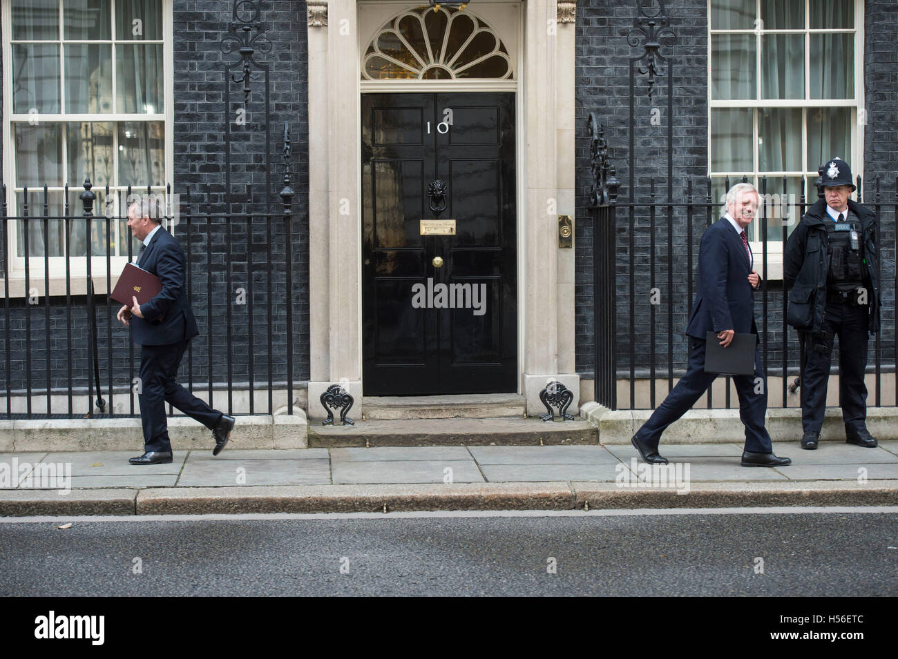 Downing Street.Cabinet Meeting.Pic Shows Liam Fox den internationalen Handel-Sekretärin und David Davies den Austritt Sekretär leavin Stockfoto