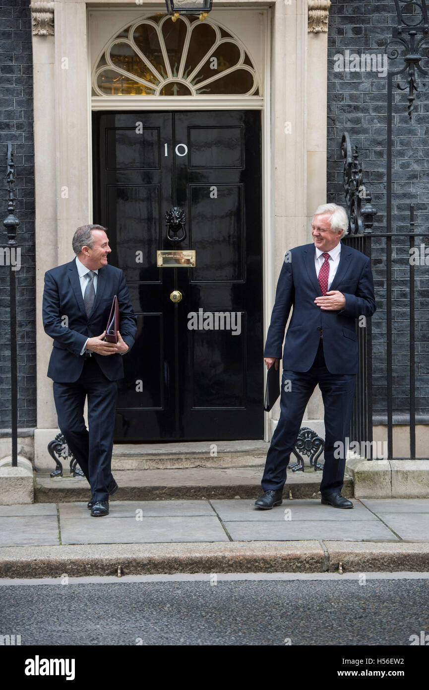 Downing Street.Cabinet Meeting.Pic zeigt Liam Fox, der Welthandel Sekretär und David Davies Brexit-Sekretär Stockfoto