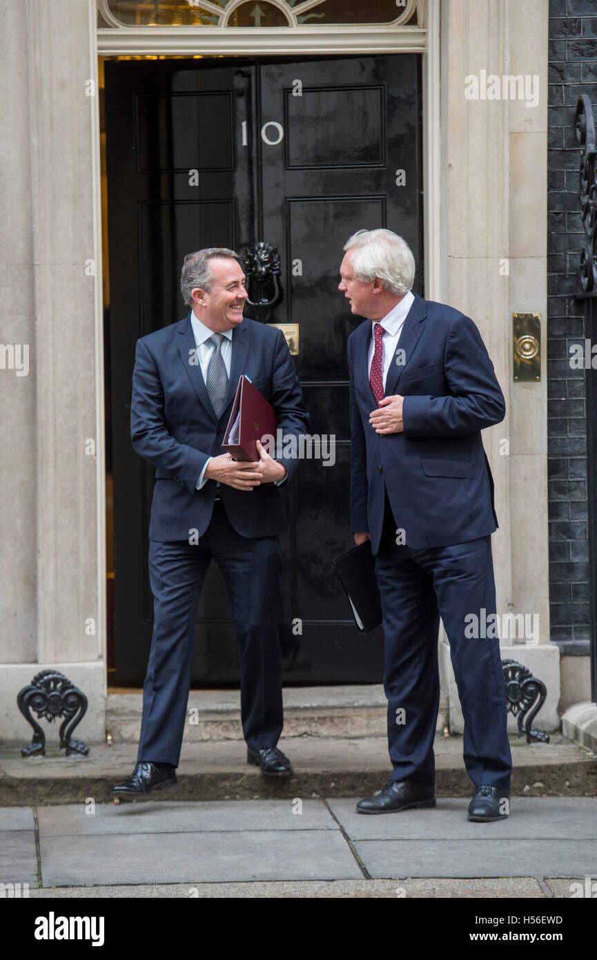 Downing Street.Cabinet Meeting.Pic zeigt Liam Fox, der Welthandel Sekretär und David Davies Brexit-Sekretär Stockfoto