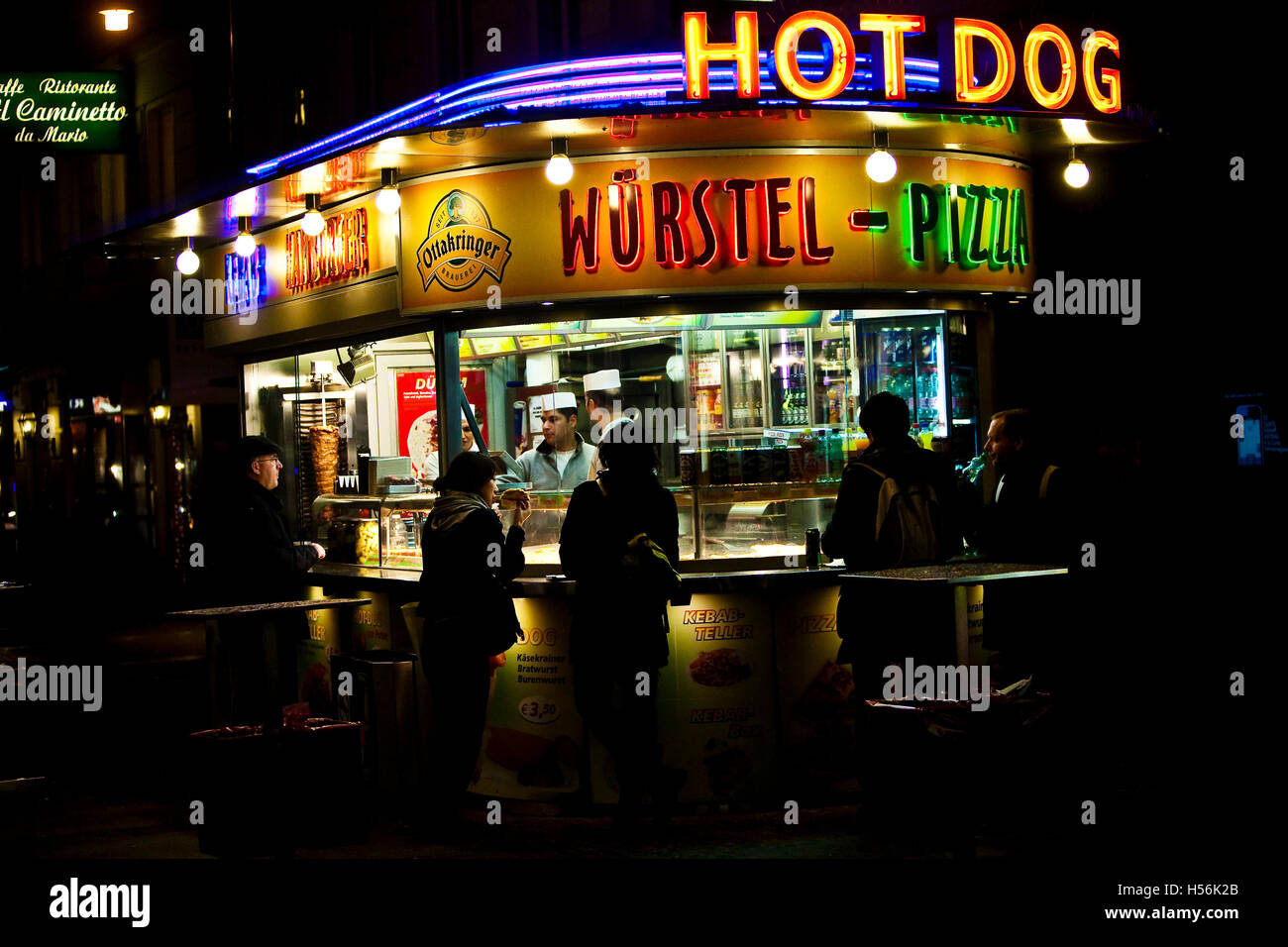 Hotdog-Stand im Zentrum von Wien, Austria, Europe Stockfoto