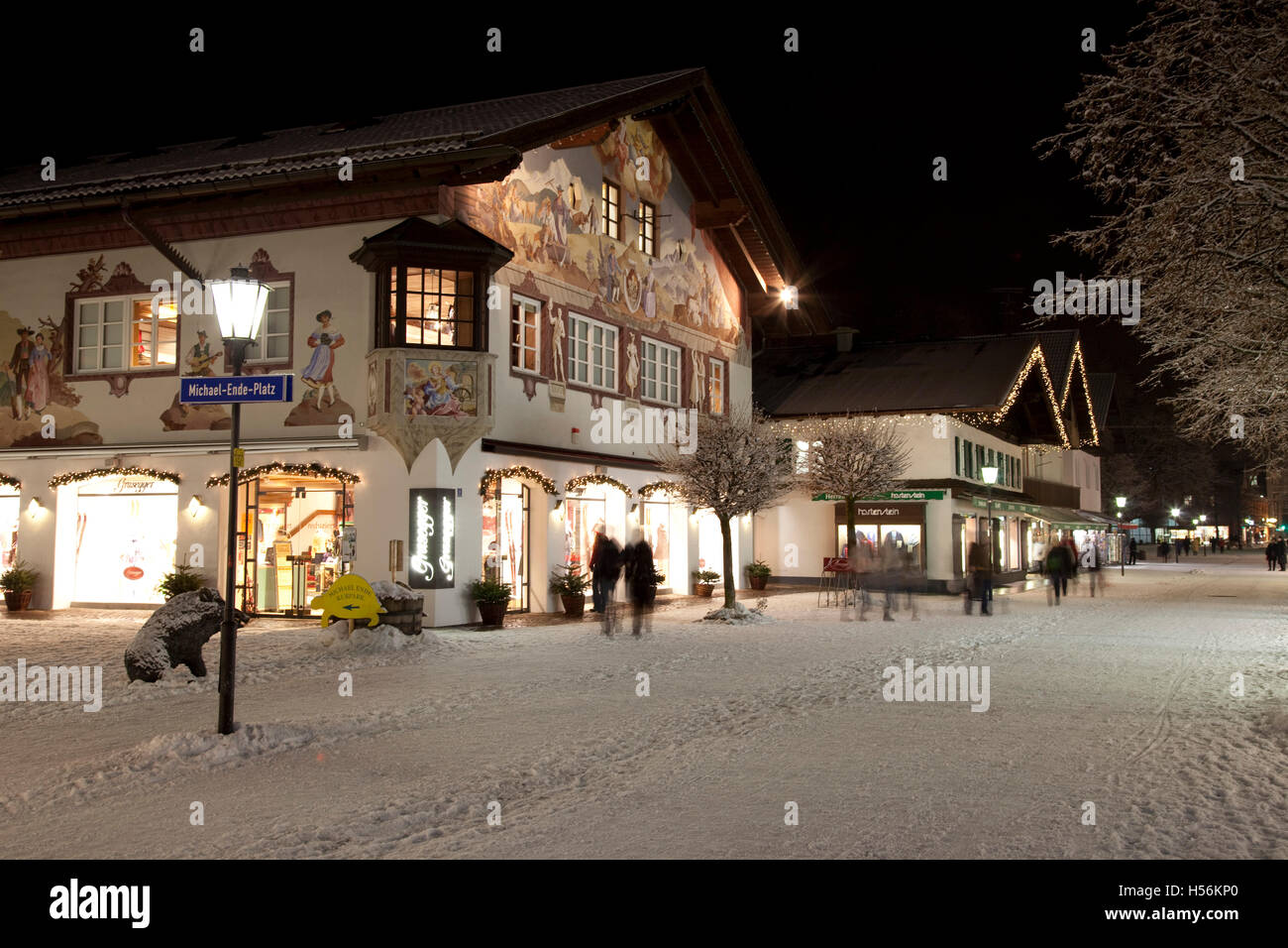 Michael-Ende-Platzes, Fußgängerzone, Schnee, Nacht, Garmisch-Partenkirchen, Bayern, Oberbayern Stockfoto