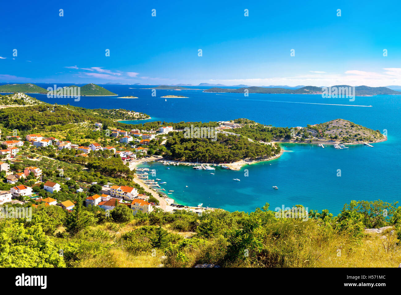 Adria-Archipel Luftaufnahmen Sommer Blick, Bucht von Drage Pakostanske, Dalmatien, Kroatien Stockfoto