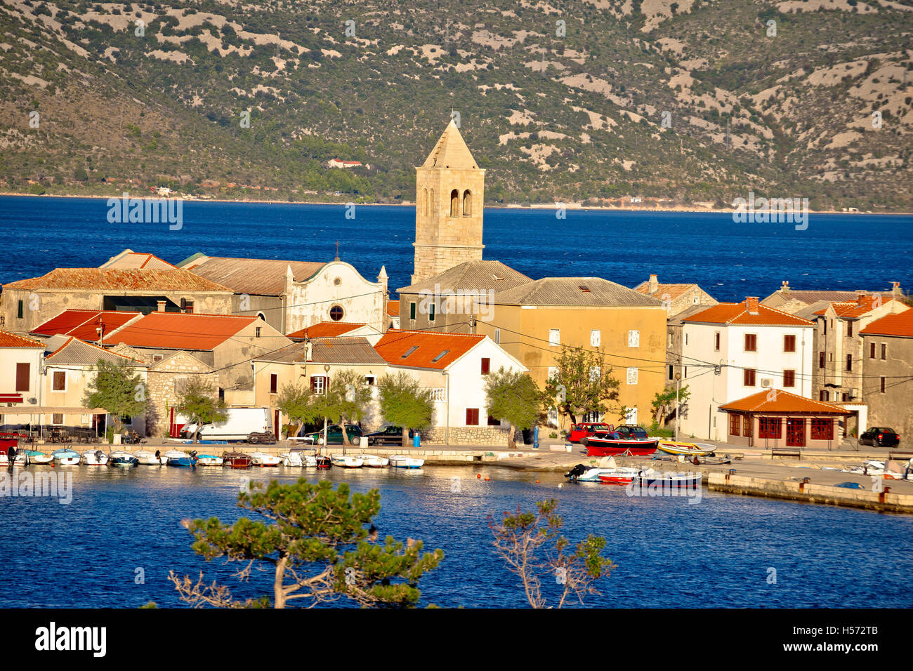 Stadt von Vinjerac Velebit Bucht Ansicht, Dalmatien, Kroatien Stockfoto
