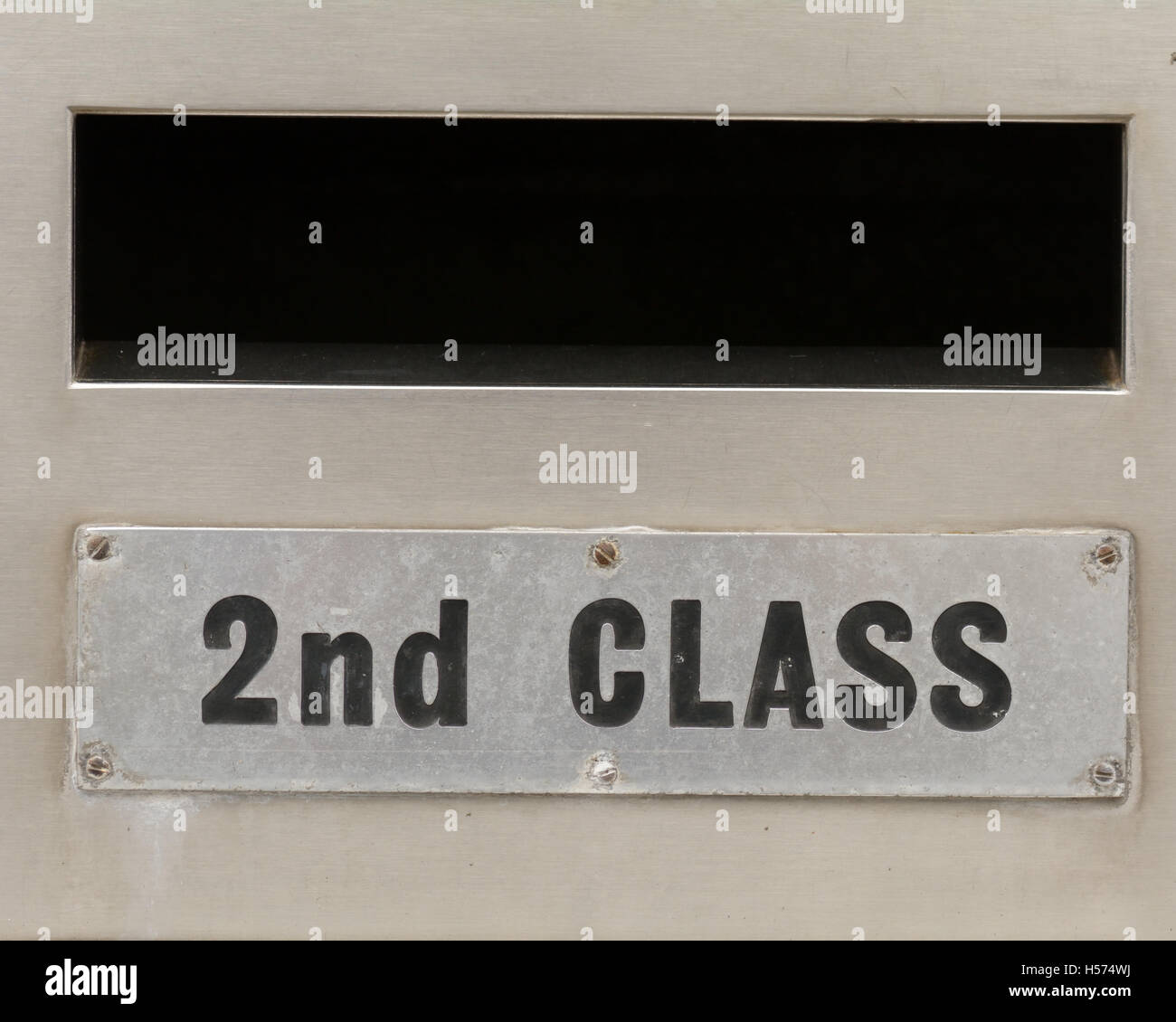 2. Klasse-Briefkasten mit Slot für Briefe Stockfoto