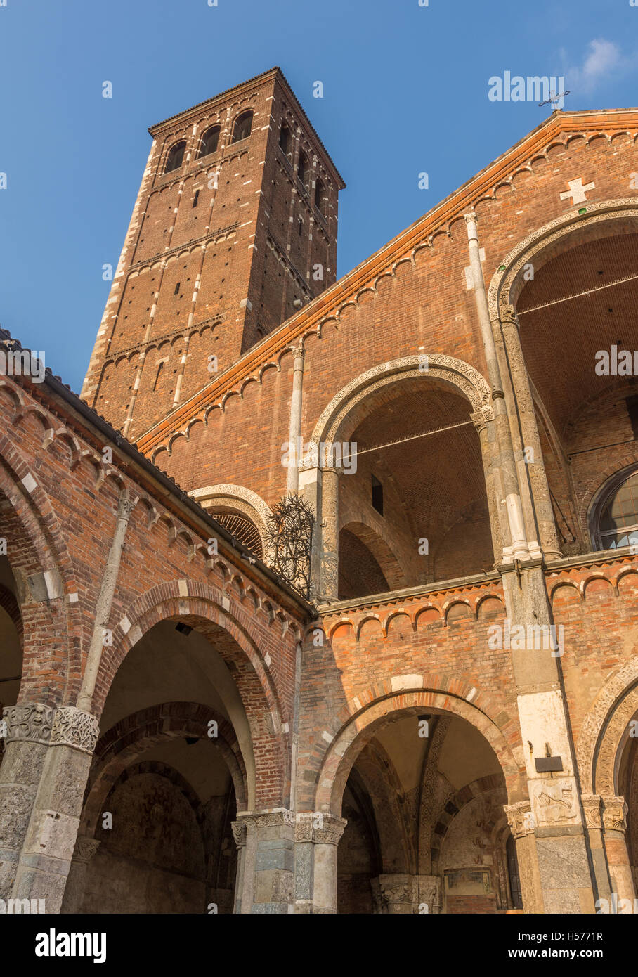 Die Basilika von Ambrogio, Mailand, Lombardei, Norditalien. Stockfoto