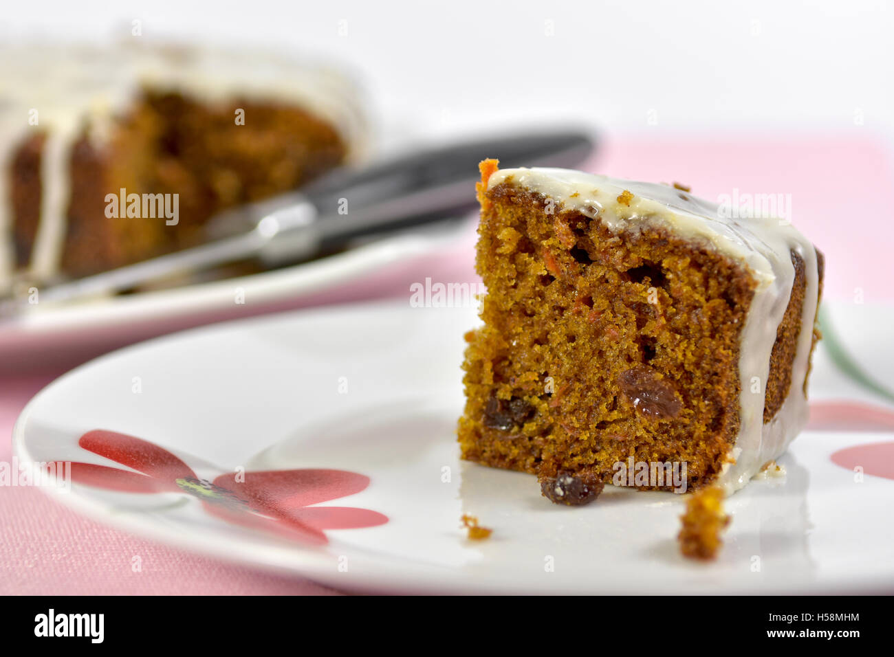Hausgemachte Karotte Kuchen Stück auf Platte Stockfoto