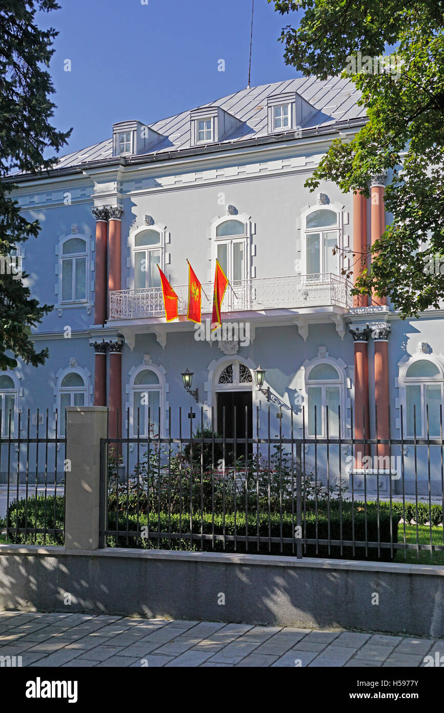 Bauen ist eine Residenz des Präsidenten am Sveto Petra Cetinjskpg in Podgorica. Stockfoto