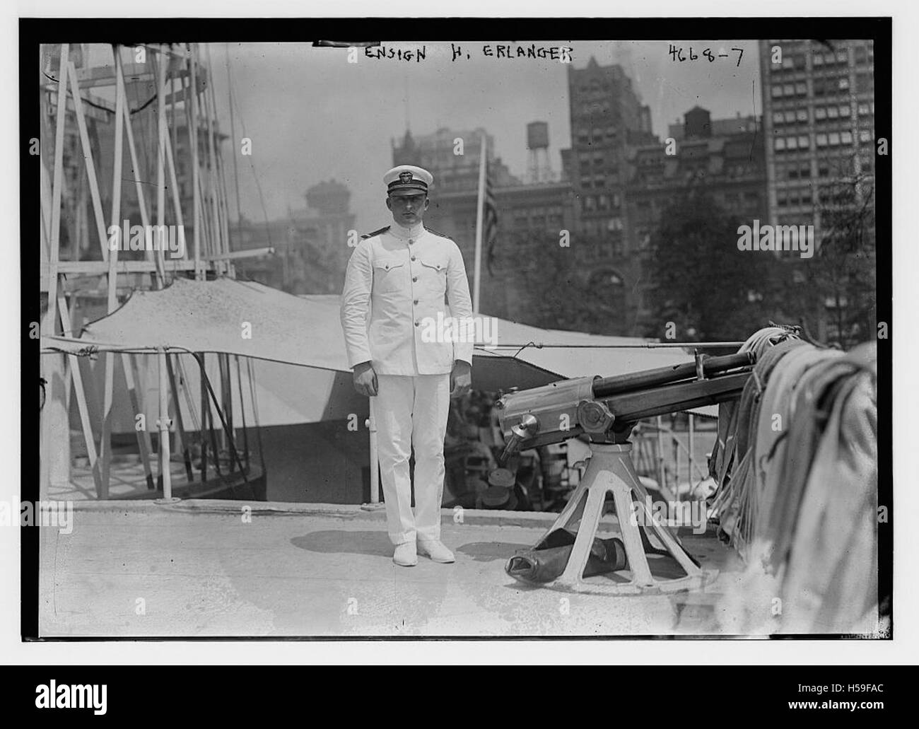 Fähnrich H Erla bezieht sich wahrscheinlich auf einen Offizier im Rang eines Fähnrich. Genauere Angaben sind erforderlich, um die Person und ihre Rolle oder Beiträge zu identifizieren. Stockfoto