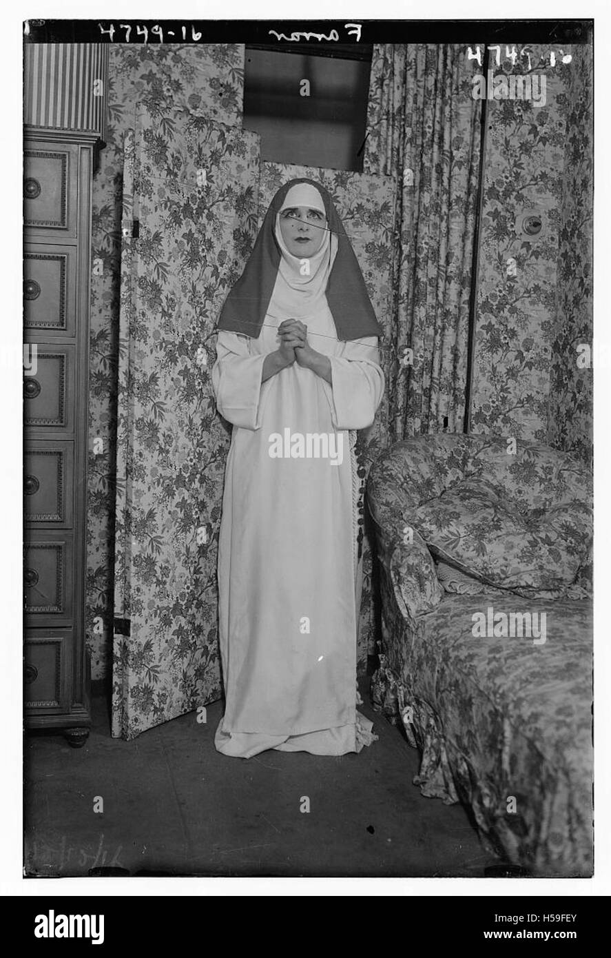 Farrar 220 bezieht sich wahrscheinlich auf eine bestimmte Person oder einen bestimmten Gegenstand, obwohl der Kontext der Referenz unklar ist. Es kann sich dabei um einen Verweis auf eine historische Person, ein Fahrzeug oder ein anderes Objekt handeln. Stockfoto