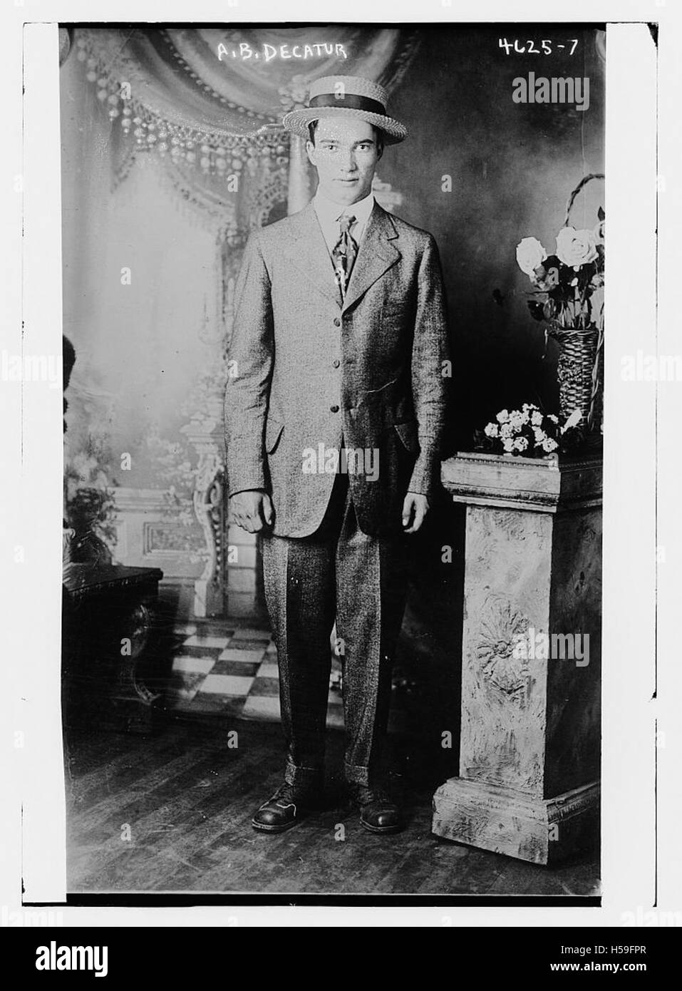 Ein Verweis auf ab Dez, der sich auf ein bestimmtes Dokument, Ereignis oder eine historische Kennzahl beziehen kann. Ein weiterer Kontext würde seine Bedeutung verdeutlichen. Stockfoto