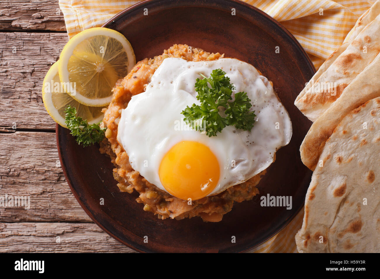 Ful medames eibohne brei pita -Fotos und -Bildmaterial in hoher ...