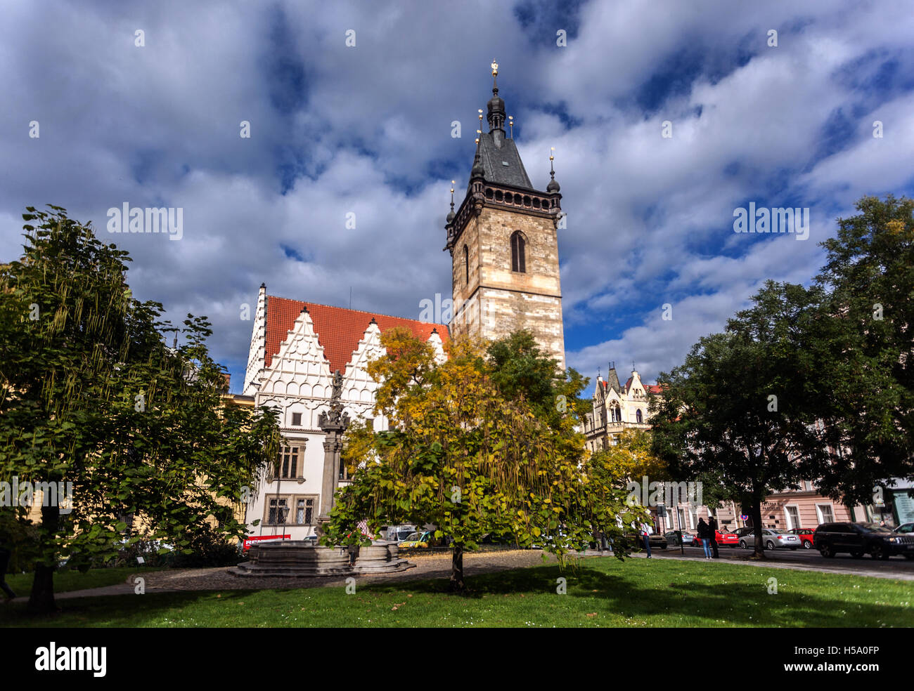 Karlovo Namesti, Neues Rathaus am Karlsplatz Prager Türme Tschechische Republik Stockfoto