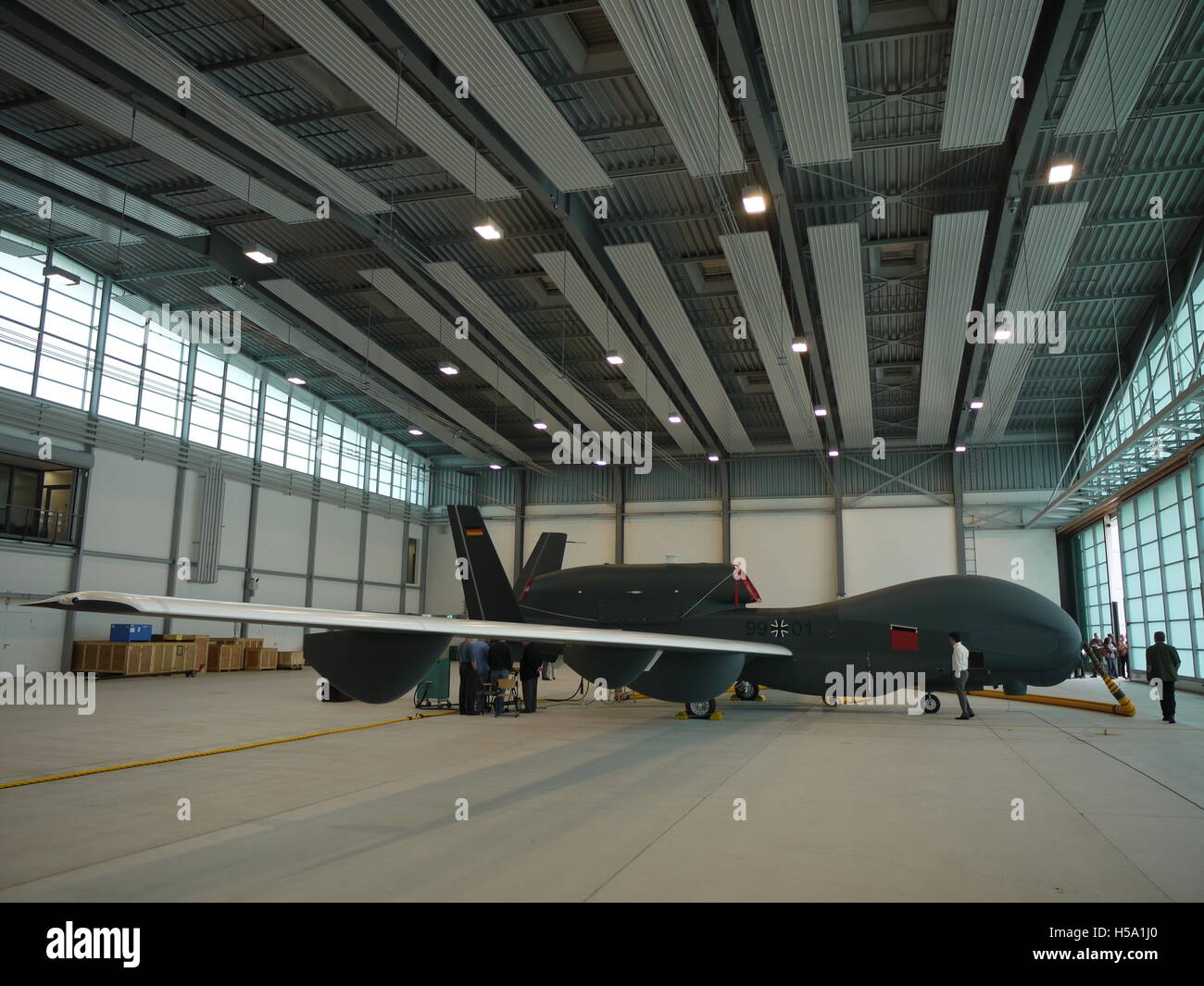 Der Airbus Talarion, mittlerer Flughöhe lange-Ausdauer (männlich) unbemannte Luftfahrzeug (UAV) warten auf Essay in Deutschland Stockfoto