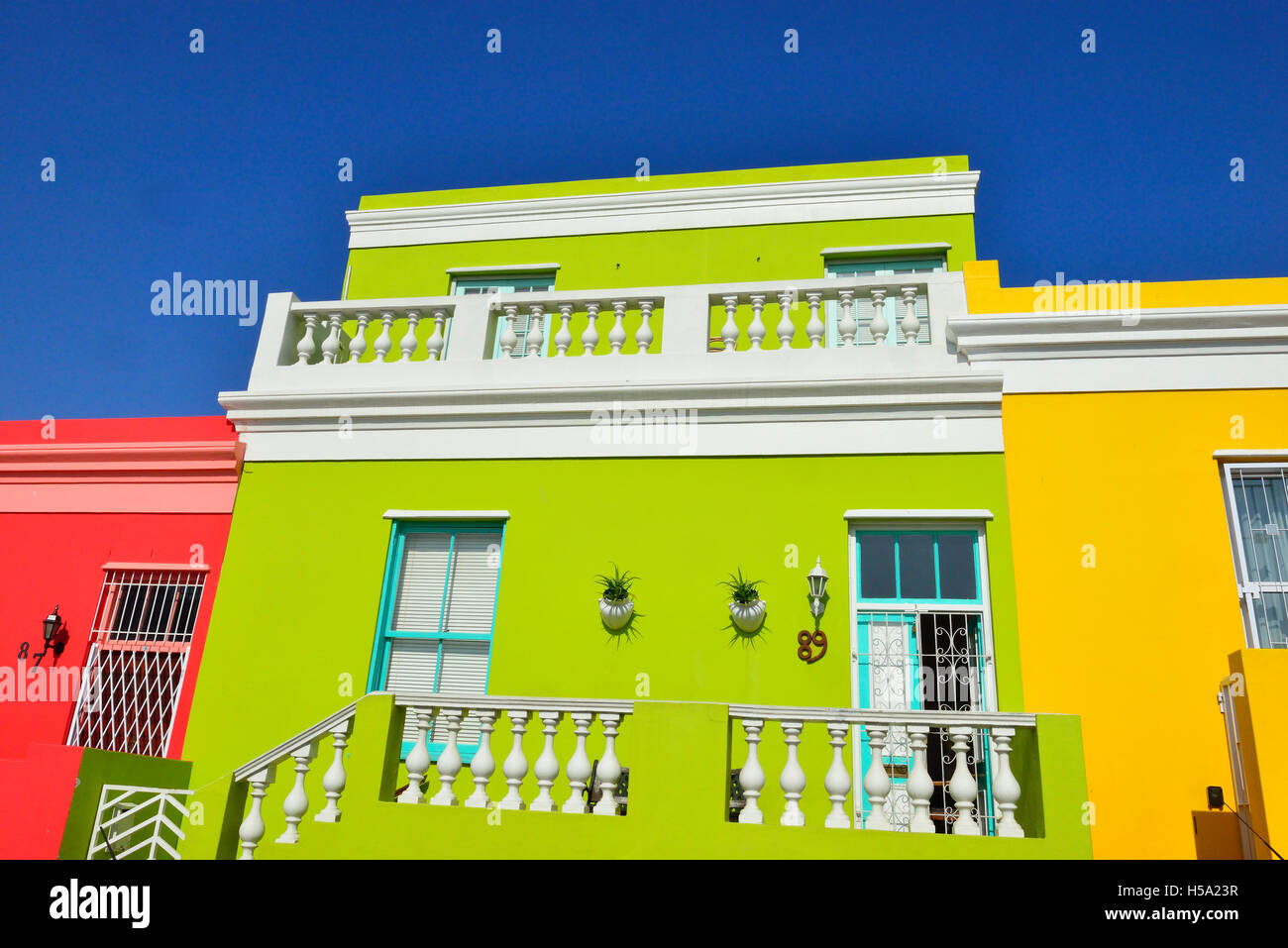 Stadtteil Bo-Kaap Kap - traditionell eine multikulturelle, bekannt für seine bunten Häuser und kopfsteingepflasterten Straßen, Kapstadt, Südafrika Stockfoto