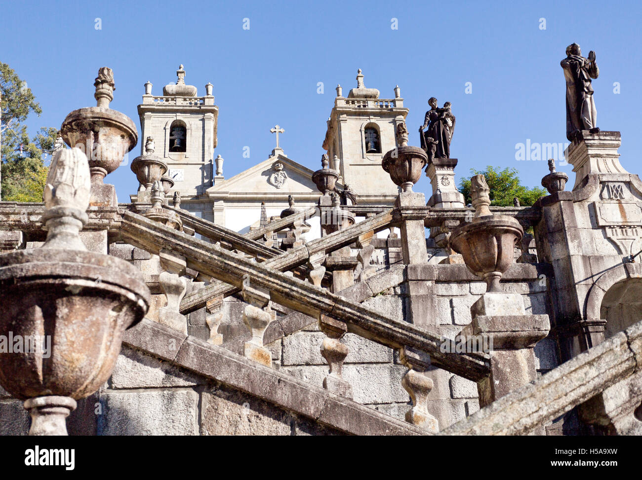 Detail die monumentale Freitreppe führt zum Heiligtum der Muttergottes im Peneda Geres Nationalpark, nördlich von Portug Stockfoto