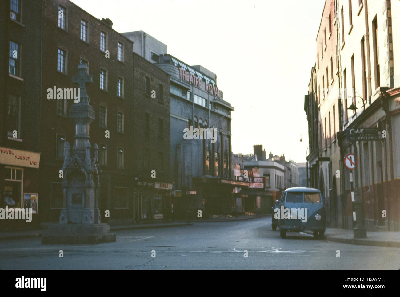 Dieses Datum, der 1. April 1962, könnte auf ein wichtiges Ereignis oder einen Moment in der Geschichte verweisen. Es ist ein zusätzlicher Kontext erforderlich, um die historische Bedeutung oder den Zusammenhang mit einer bestimmten Person oder einem bestimmten Ereignis zu klären. Stockfoto