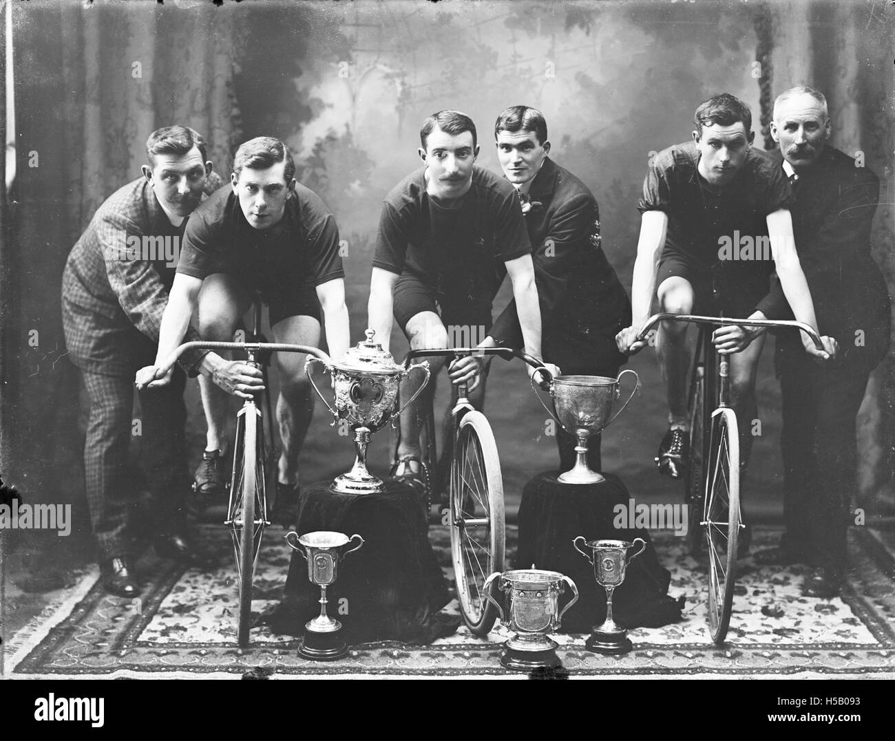 Eine Gruppe oder ein Radclub, bekannt als die South Eastern Wheelers, möglicherweise im Zusammenhang mit Radsportaktivitäten oder -Veranstaltungen. Stockfoto